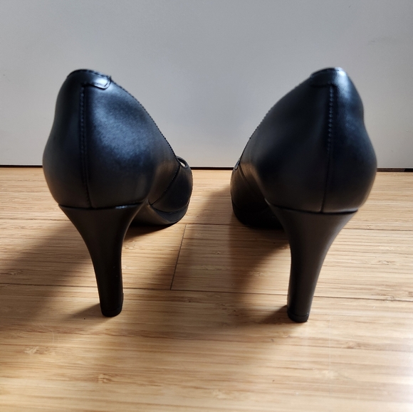 Clarks Collection Adriel Phyliss Peep Toe Heels Black Leather Women Size 8 - Picture 4 of 7